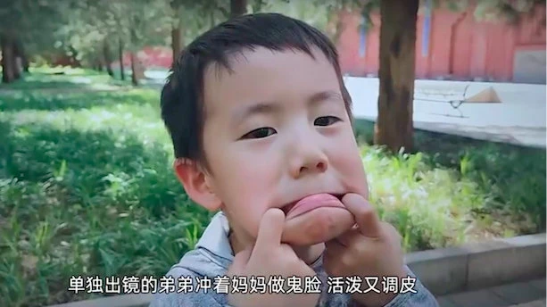 孫莉隱藏多年兒子正面照曝光，單眼皮嘟嘟臉，軟糯活潑堪稱小黃磊
