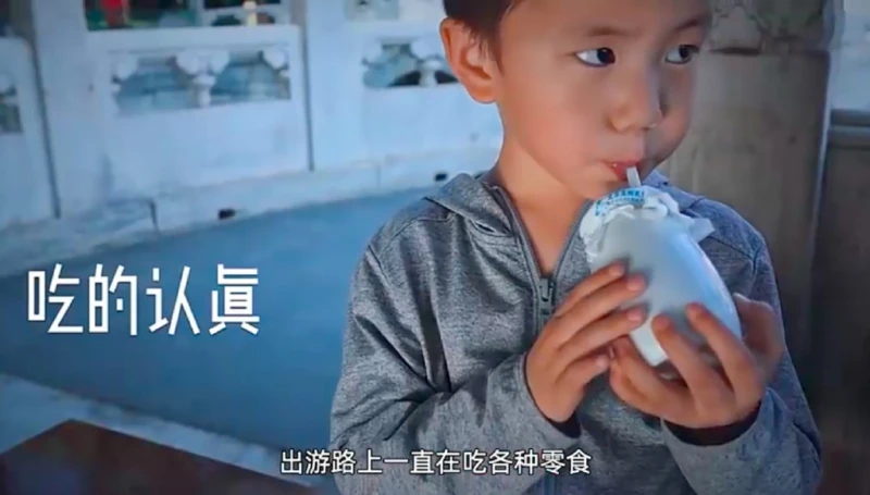 孫莉隱藏多年兒子正面照曝光,單眼皮嘟嘟臉,軟糯活潑堪稱小黃磊