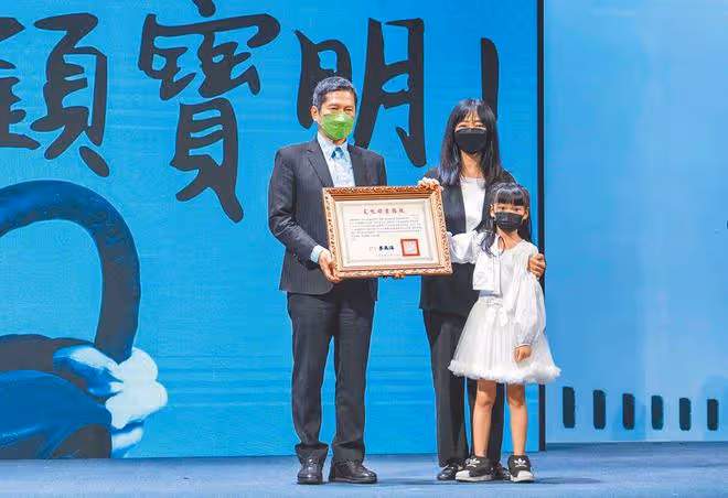 顧寶明女兒控訴繼母霸占父親千萬遺產,質疑父親的離世與她有關