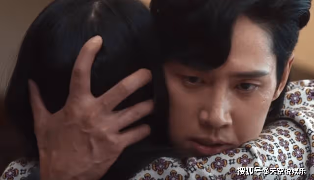 《黑暗榮耀》看了妍珍的居家拖鞋，才知她的婚姻到底有多隱忍