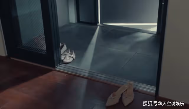 《黑暗榮耀》看了妍珍的居家拖鞋，才知她的婚姻到底有多隱忍