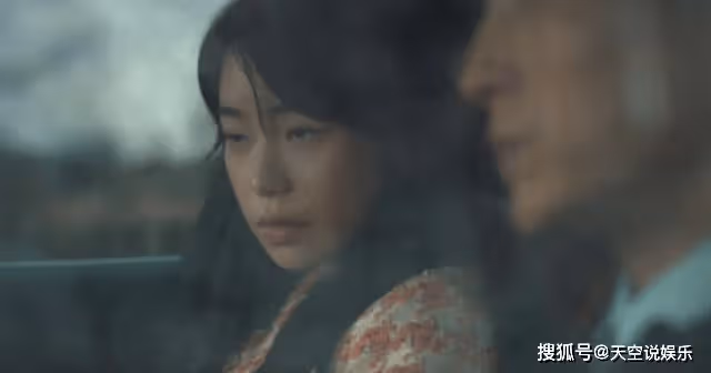 《黑暗榮耀》看了妍珍的居家拖鞋，才知她的婚姻到底有多隱忍