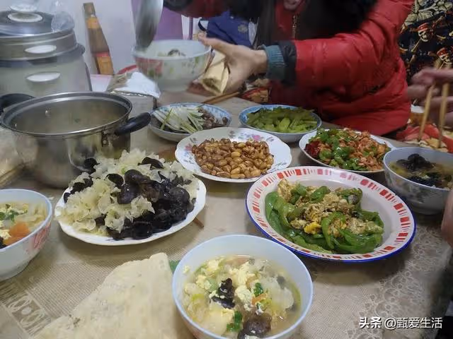 婆婆60歲大壽,我出錢出力,小姑子上桌後我忍氣吞聲,最後掀了桌