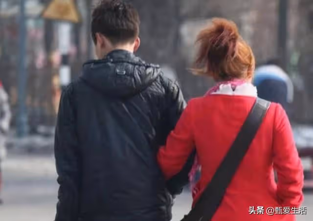 婆婆60歲大壽,我出錢出力,小姑子上桌後我忍氣吞聲,最後掀了桌