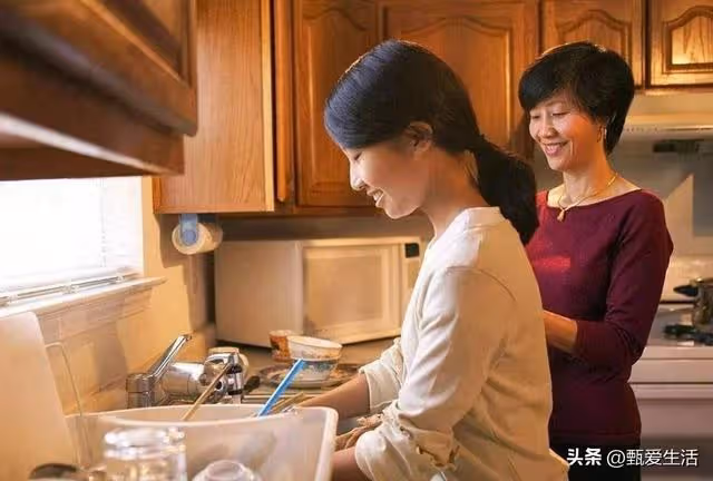 婆婆60歲大壽,我出錢出力,小姑子上桌後我忍氣吞聲,最後掀了桌
