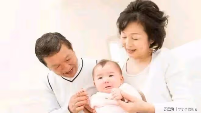 婆婆照顧孫子8年，兒媳卻突然讓她回老家，兒媳：求你了，趕緊走