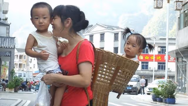 存款50萬,每月退休金6千,只因走錯兩步路導致晚年過的很痛苦