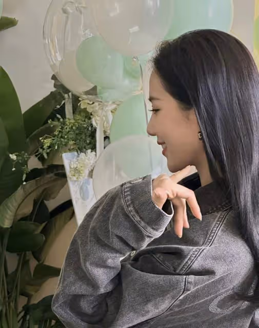 劉詩詩台北慶生破婚變傳聞,吳奇隆街邊剔牙顯邋遢,4歲兒子露面