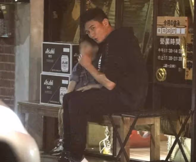 劉詩詩返回台灣慶生,和婆婆聚餐,吳奇隆喂4歲兒子吃飯辦法多