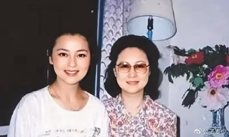 最美瓊女郎何音:巔峰時嫁黃志忠被離婚,二婚嫁小9歲丈夫很幸福