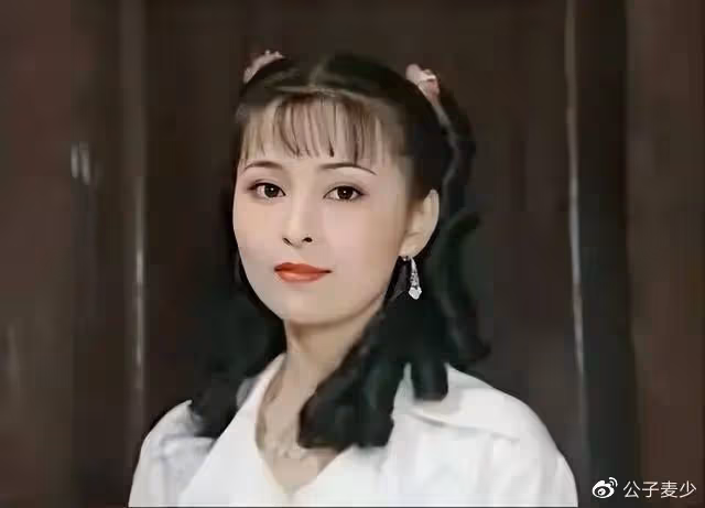 最美瓊女郎何音:巔峰時嫁黃志忠被離婚,二婚嫁小9歲丈夫很幸福