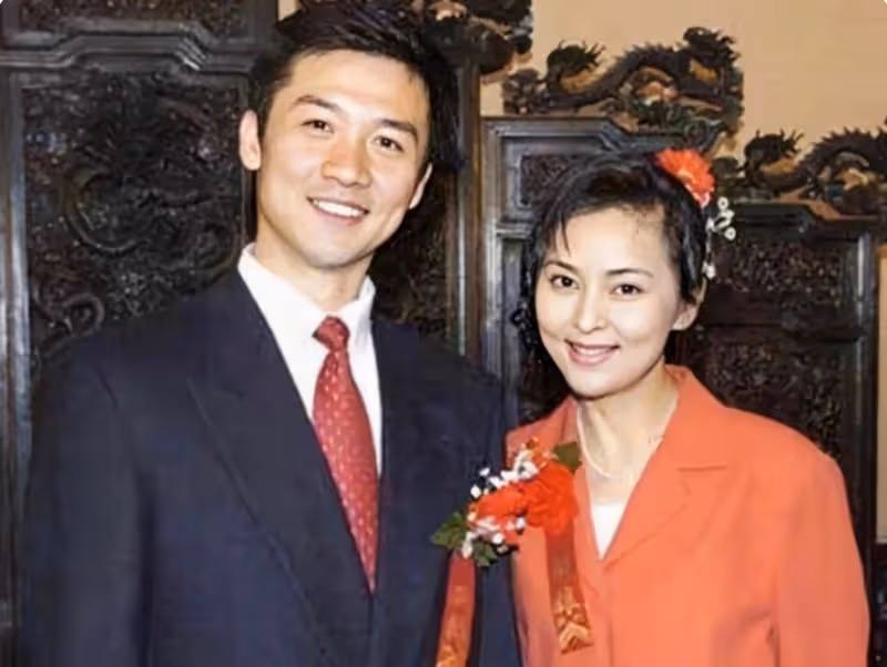 最美瓊女郎何音:巔峰時嫁黃志忠被離婚,二婚嫁小9歲丈夫很幸福