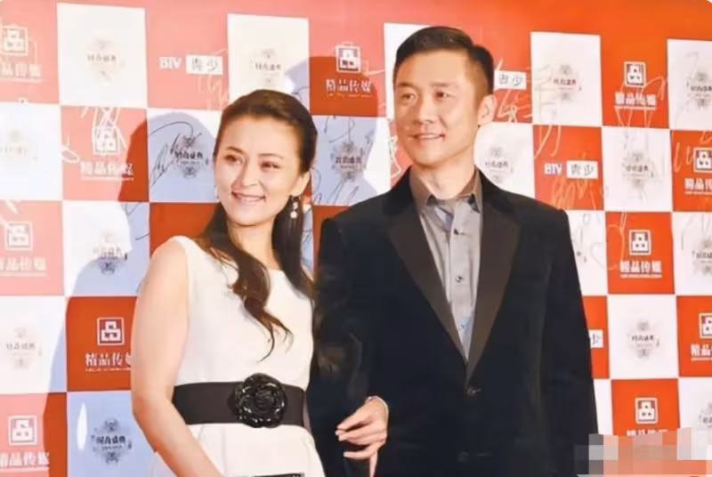 最美瓊女郎何音:巔峰時嫁黃志忠被離婚,二婚嫁小9歲丈夫很幸福
