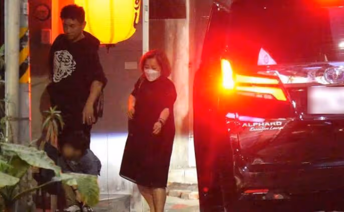 吳奇隆帶兒子為劉詩詩慶生,無名指婚戒搶鏡,一家合體破婚變傳聞