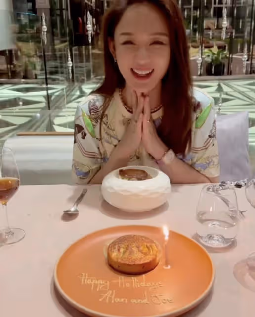 陳喬恩曬與Alan喝香檳,間接闢謠懷孕,丈夫陪她度假多月被質疑不工作