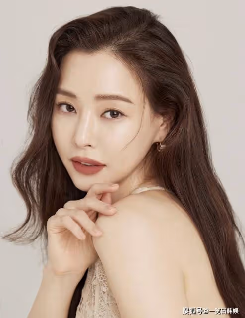 李荷妮懷孕拍動作戲 打破白幼瘦女星刻板印象 敬業程度令Rain敬佩