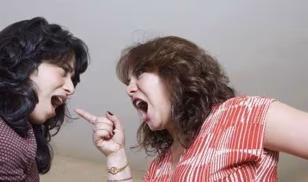 婆婆看不起兒媳,逼兒媳離婚,兒子再婚後婆婆哭了