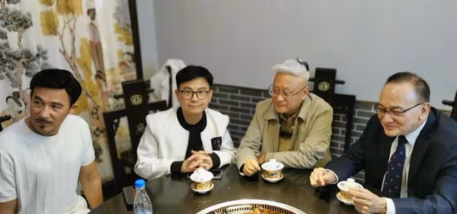 張智霖舅舅廣東撈金,72歲頭髮稀疏變化大,虧光積蓄後靠商演養老