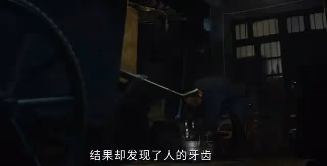 張譯新劇下排水渠找屍塊,雨夜屠夫一刀割喉,《他是誰》太敢拍了
