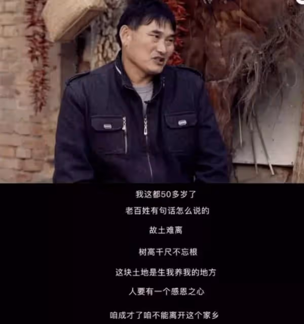 大衣哥教美女徒弟彈古箏,女徒弟貼心打節拍,不忘誇讚師傅:真棒