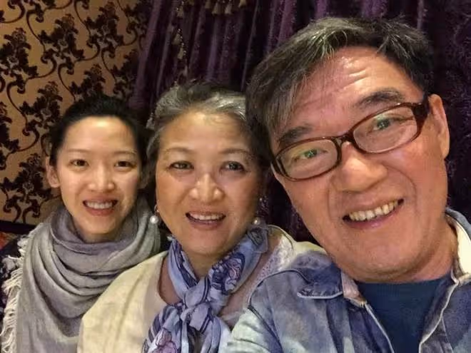 70歲李立群秀恩愛,心疼61歲妻子患重度脂肪肝,身體差不敢吃肉
