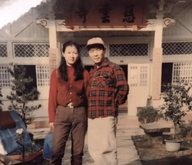 70歲李立群秀恩愛,心疼61歲妻子患重度脂肪肝,身體差不敢吃肉