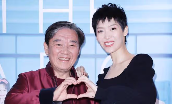 70歲李立群秀恩愛,心疼61歲妻子患重度脂肪肝,身體差不敢吃肉