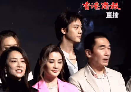 舊愛名場面又來了!陳偉霆阿Sa同框,男方臨陣脫逃,女方尷尬撞衫