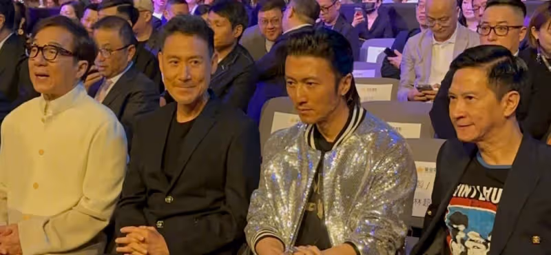 舊愛名場面又來了!陳偉霆阿Sa同框,男方臨陣脫逃,女方尷尬撞衫