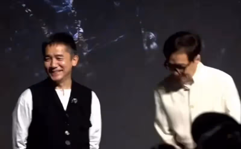 舊愛名場面又來了!陳偉霆阿Sa同框,男方臨陣脫逃,女方尷尬撞衫
