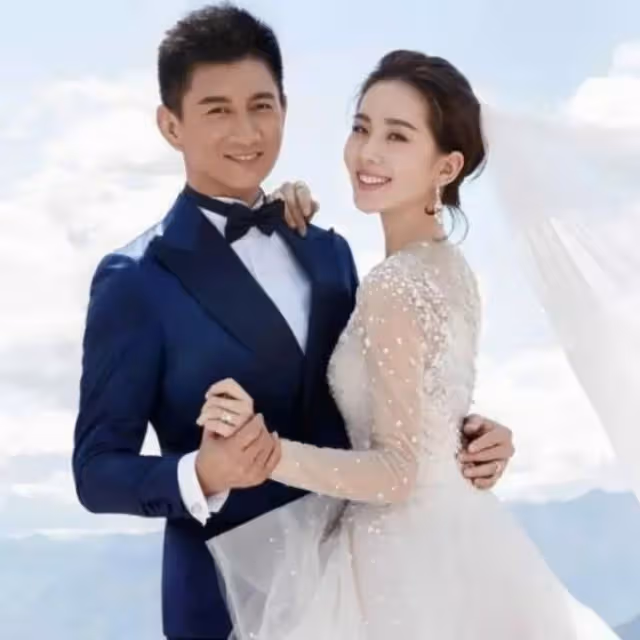 劉詩詩台北慶生破婚變傳聞，吳奇隆街邊剔牙，4歲兒子露面