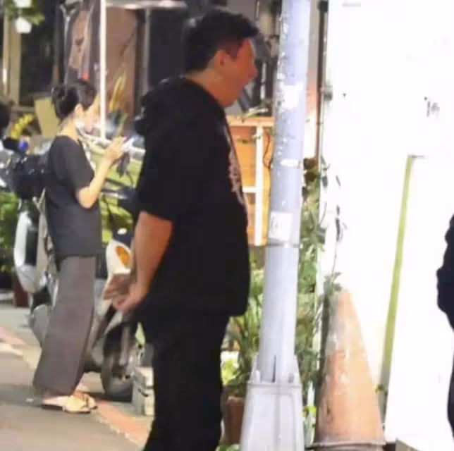 劉詩詩台北慶生破婚變傳聞,吳奇隆街邊剔牙,4歲兒子露面