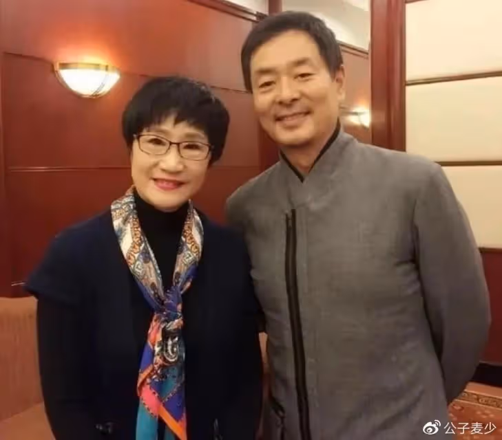 濮存昕女兒濮方:嫁農村丈夫,爸爸倒貼男方50萬,用心良苦!