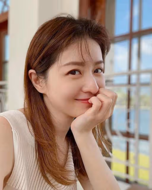前TVB港姐嫁富商住4000尺豪宅,為女兒慶生,狀態曝光不輸少女