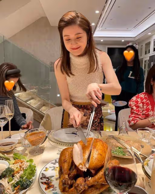 前TVB港姐嫁富商住4000尺豪宅,為女兒慶生,狀態曝光不輸少女