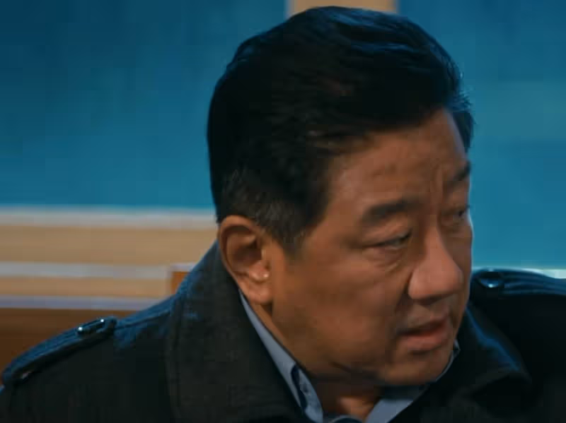 《他是誰》更新6集，劇中3次反轉！神秘人終於露出破綻