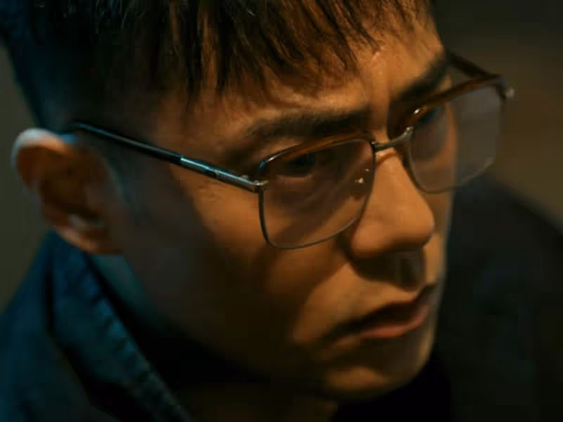 《他是誰》更新6集，劇中3次反轉！神秘人終於露出破綻
