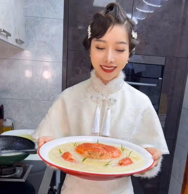 富婆網紅廚娘小何宣布離婚！美貌出眾廚藝了得，仍慘遭老公背叛