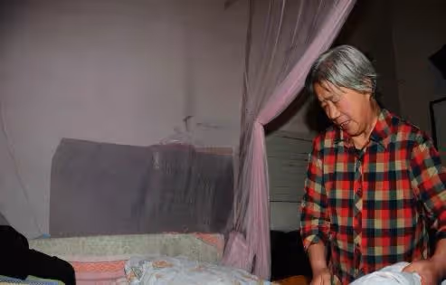 婆婆進城住兒子家,誰知兒媳換了鎖,居然是老伴兒和兒媳串通好的