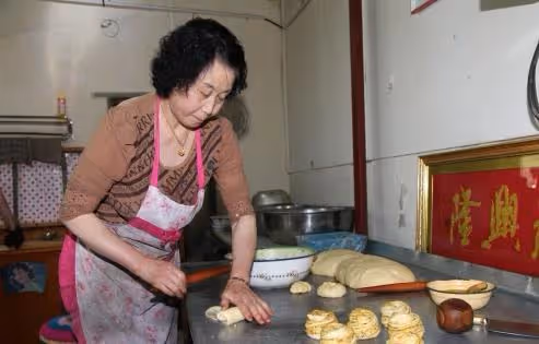 婆婆進城住兒子家,誰知兒媳換了鎖,居然是老伴兒和兒媳串通好的