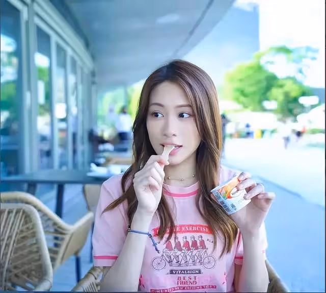 被雪藏?TVB小花被調至資訊節目拒穿短裙走光,資源減少疑被閒置