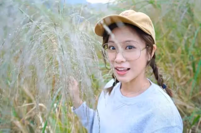 被雪藏?TVB小花被調至資訊節目拒穿短裙走光,資源減少疑被閒置