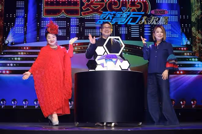 67歲費玉清近況曝光:不打麻將喝點小酒,外形保持很年輕態
