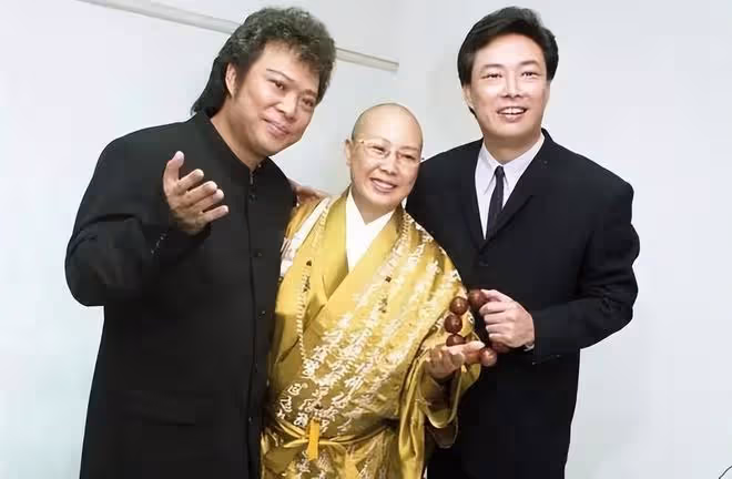 67歲費玉清近況曝光：不打麻將喝點小酒，外形保持很年輕態