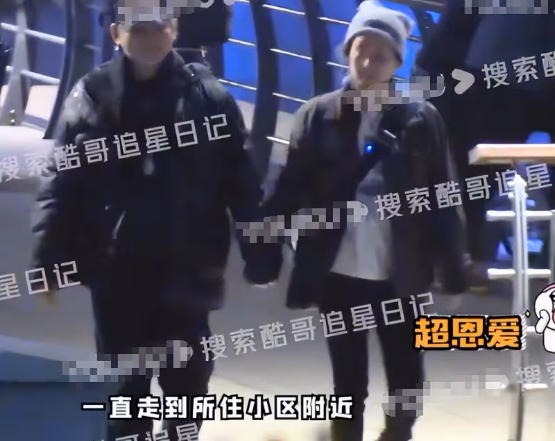 73歲徐克要當爸爸？飯後牽手小女友河邊散步，小30歲樂樂小腹微隆
