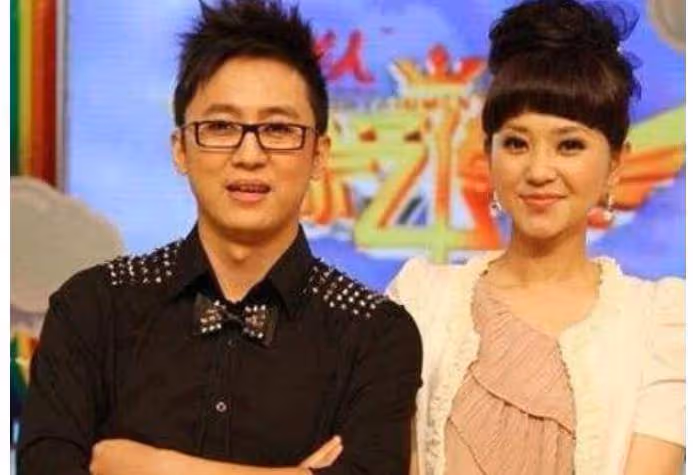 電視名嘴方瓊兒子罕曝光！五官精緻皮膚比女生白，身高驚人近兩米