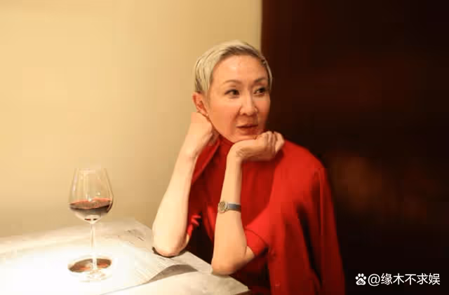 73歲徐克女友疑懷孕,小30歲女友小腹微隆,曾和前妻約定丁克!