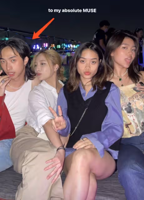 伊能靜兒子21歲生日,好友曝其近照,哈利疑在酒吧跳舞超自信