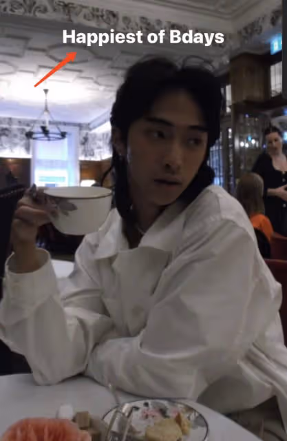 伊能靜兒子21歲生日,好友曝其近照,哈利疑在酒吧跳舞超自信