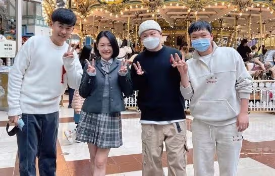 網友韓國街頭偶遇小S，身穿jk真年輕！
